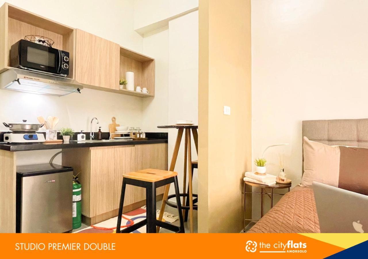 The City Flats Amorsolo Makati City Buitenkant foto